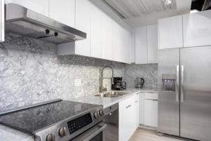 Blueground Historic Core pool nr The Bradbury Building LAX-1208