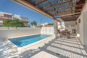 La Caleta Seaside Villa With Pool