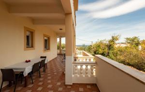 1 Bedroom Stunning Apartment In Lukoran 