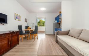1 Bedroom Stunning Apartment In Lukoran 