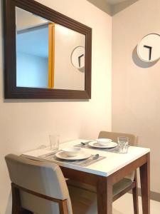 1BR Trendy Unit- Uptown Mall Fountain View in BGC