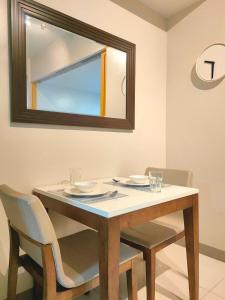 1BR Trendy Unit- Uptown Mall Fountain View in BGC