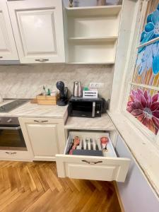 -Golden Bird- Two Bedroom Apartment, Super Central