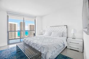 Beachwalk Resort - Waterfront huge 3-Bedroom apartment with direct ocean-view!