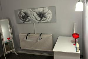 1-Bedroom Apartment Sleeps 4 Parking