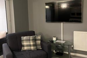 1-Bedroom Apartment Sleeps 4 Parking