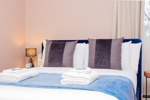 Well-Lit 1BR apt with balcony