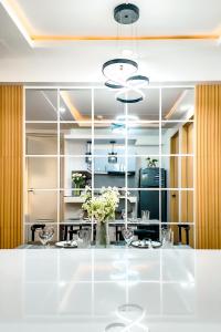 Urban Stay with Netflix KTV Wifi and Gym Park