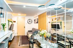 Urban Stay with Netflix KTV Wifi and Gym Park