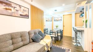Urban Stay with Netflix KTV Wifi and Gym Park