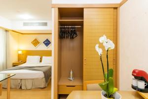 PC02-802 · Flat Eight Two com sacada ao lado da Paulista