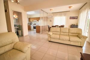 Villa Safia - 3BR Retreat with Private Pool near Coral Bay Beach