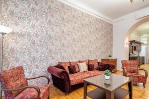 Central - Large - Cozy