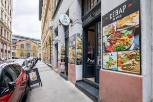 Central - Large - Cozy