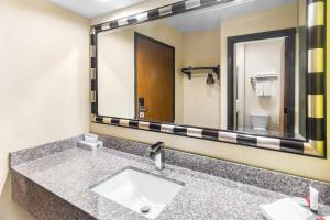 Travel Inn and Suites- Sikeston Miner I-55 exit-67