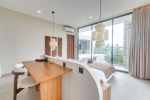 Hidden 5BR Gem Luxe Pool Villa near Pererenan