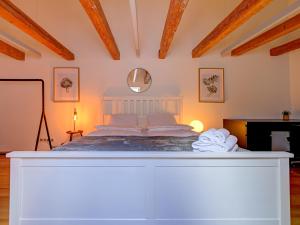 Spacious Loft for 8, Heart of Old Riga