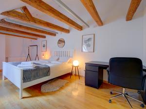 Spacious Loft for 8, Heart of Old Riga