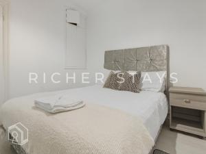 Cosy Tilbury Town 2BR Apt, Station and Amenities