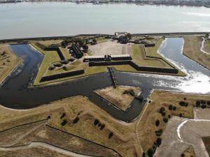 Cosy Tilbury Town 2BR Apt, Station and Amenities