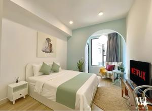 Pastel Arch Studio I Pool View in City Center - District 4 I