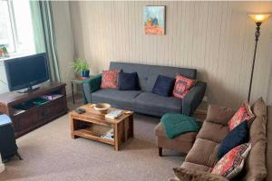2 Bed Cottage Sleeps 2 - Parking Pet Friendly
