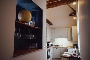 Apartment - Sleeps 4 - Near Nec & Airport Parking