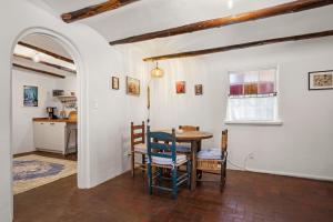 Soulful Historic Adobe - 5 Mins to Plaza - Spacious and Inspiring