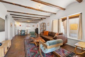 Soulful Historic Adobe - 5 Mins to Plaza - Spacious and Inspiring