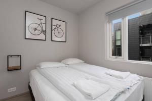 Central Reykjavík 2BR Apartment with Balcony