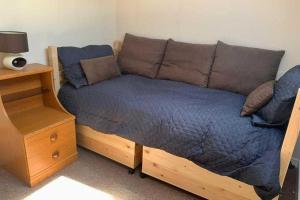 2 Bed Cottage Sleeps 2 - Parking Pet Friendly