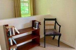 2 Bed Cottage Sleeps 2 - Parking Pet Friendly