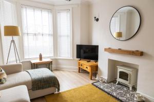 Cosy 2-Bed Coastal Home Near Park & North Bay