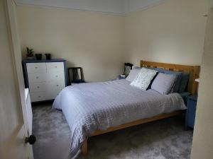 Cheerful and spacious 4-bedroom Cottage