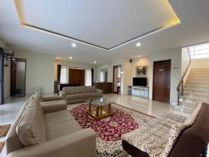 Villa palem 9 kamar 16-40 orang