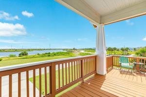 Exhale - Stylish Beach Home, Outdoor Bar & Fire Pit