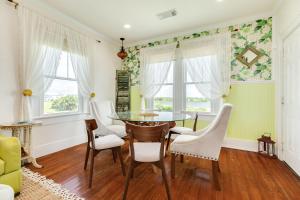 Exhale - Stylish Beach Home, Outdoor Bar & Fire Pit