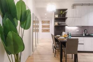 Bright & Modern 4 bedrooms Apartment in Center
