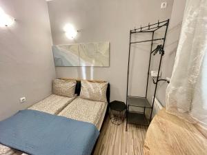 -The Conch- Room with Private Entrance and Bathroom