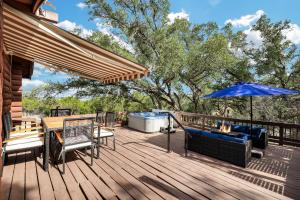 Canyon Lake Haven Cabin Hot Tub Yard BBQ Fire Pit