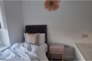 3 Bed House Sleeps 5 - Parking Garden Pets