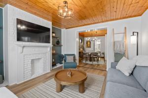 Zen Escape - Hot Tub, Sauna, Outdoor TV, Fire Pit
