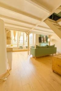 T4 Sur La Place de La Comédie