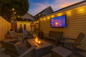 Zen Escape - Hot Tub, Sauna, Outdoor TV, Fire Pit