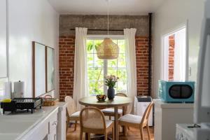 Furnished Studio in Hollywood