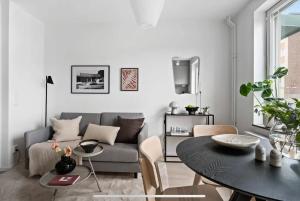 Bright and modern studio with a great location