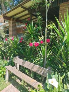 CHALÉ SIMPLES EM CANELA WI-FI SPLIT COZINHA COMPLETA SALA QUARTO BANHEIRO A 2 KM DO centro