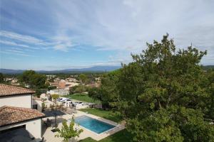 Villa with heated pool and Ventoux View in Pernes