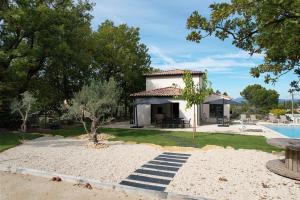 Villa with heated pool and Ventoux View in Pernes