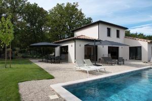 Villa with heated pool and Ventoux View in Pernes